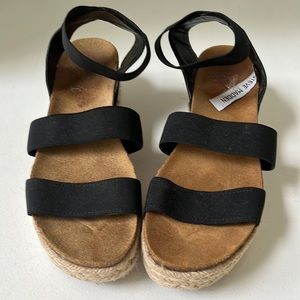 Kimmie black sandals by Steve Madden